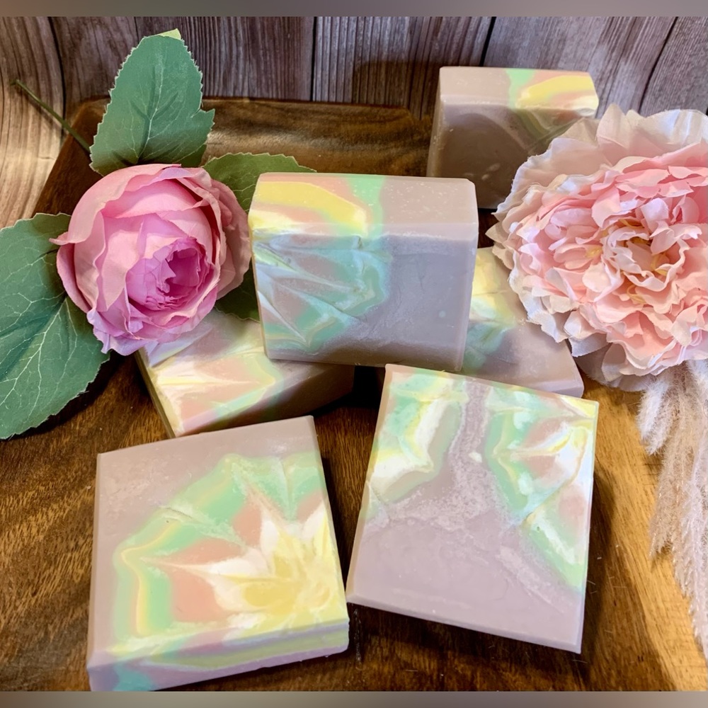 Hand crafted artisan soap in pastel colors just in time for Spring - 1 bar - Picture 6 of 6